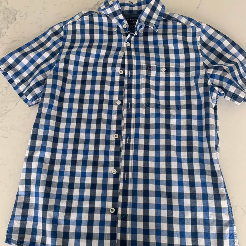 Tommy Hilfiger men’s plaid collared shirt